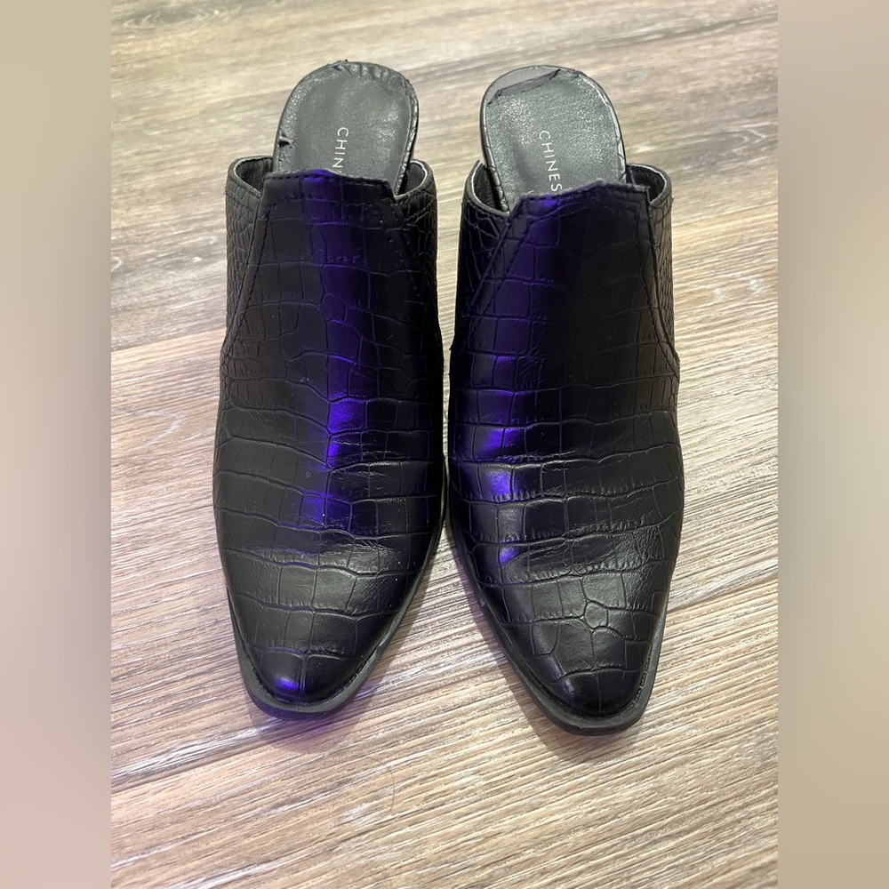 Chinese Laundry- Chic Black Croc-Embossed Mules - Picture 3 of 8